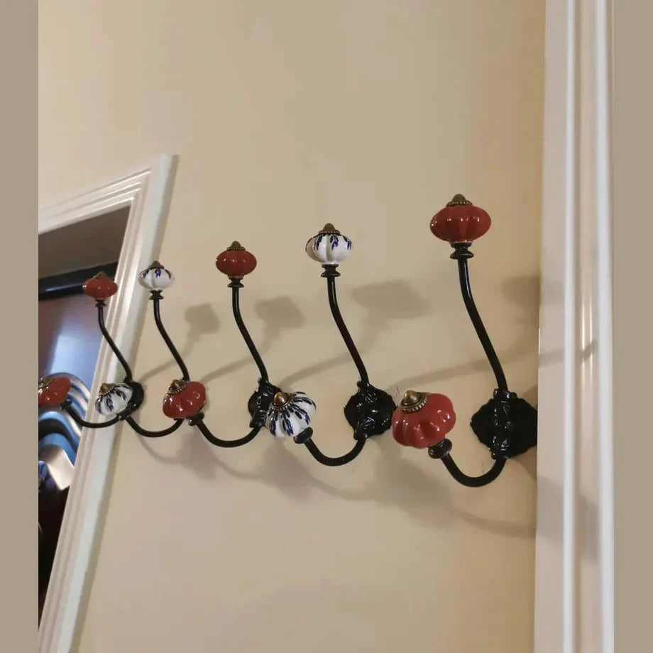 Comment fixer un porte-manteau au mur ?