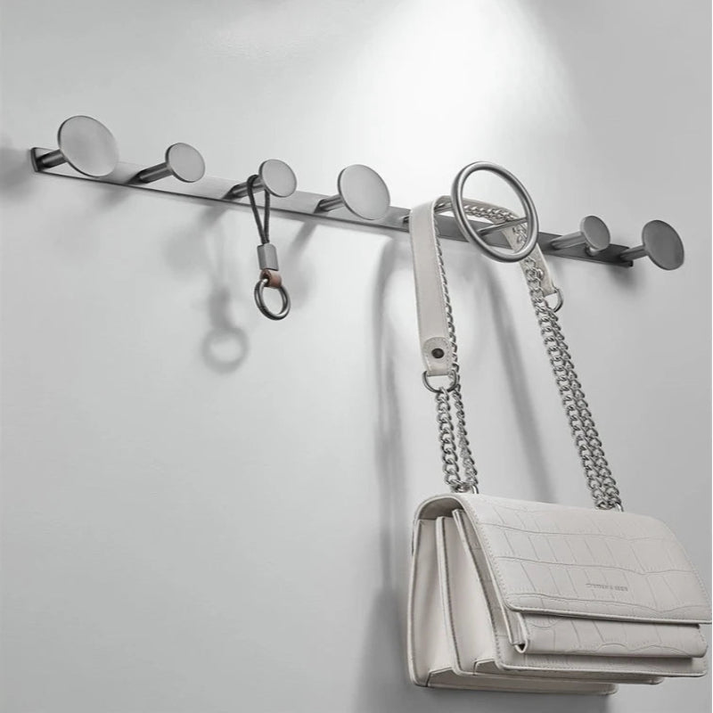 Porte manteau design mural argenté