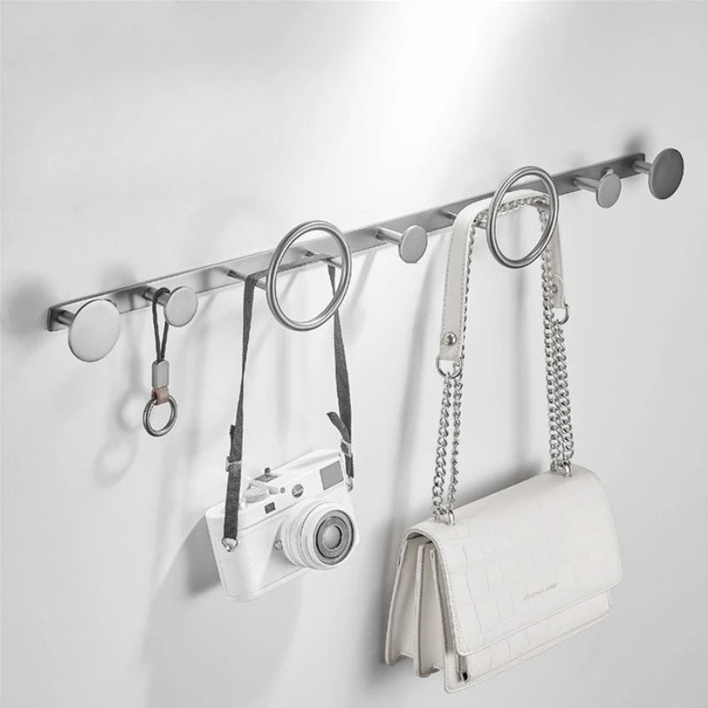 Porte manteau design mural argenté