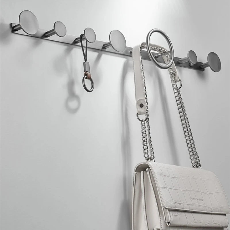 Porte manteau design mural argenté
