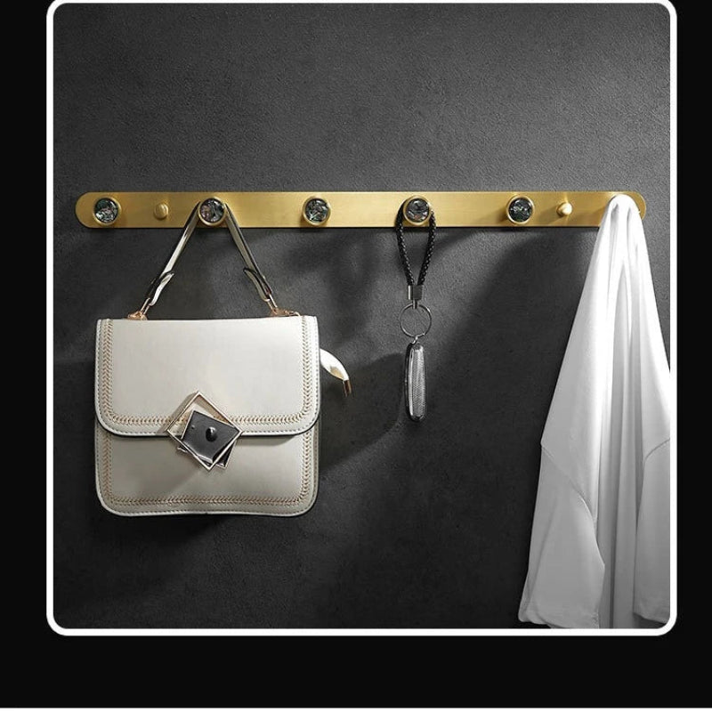 Porte manteau design mural avec pierres  précieuses 