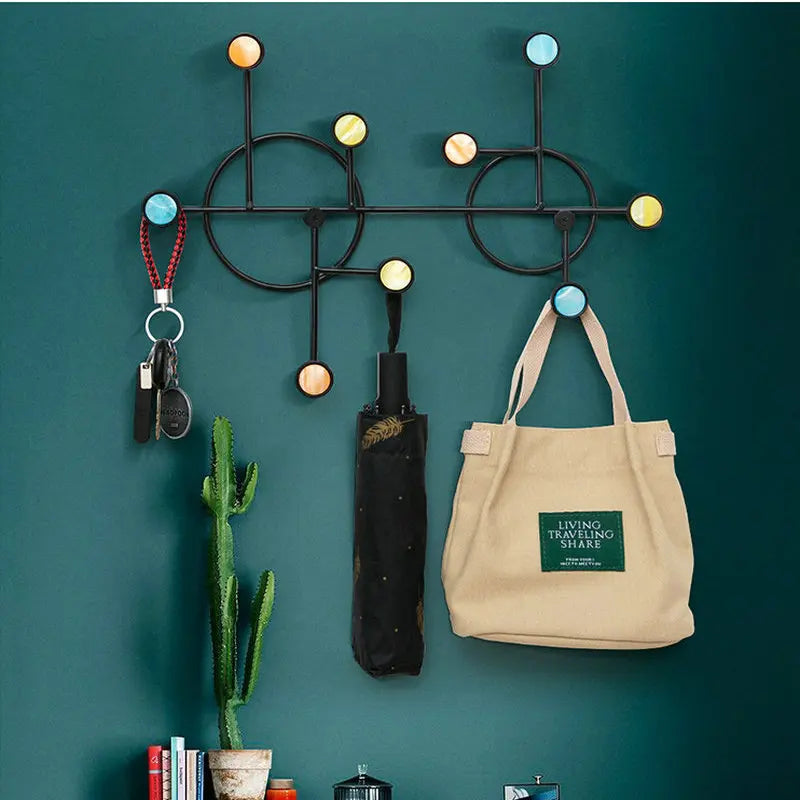 Porte manteau design noir avec crochets colorés