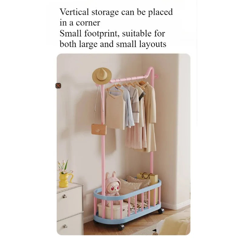 Porte manteau enfant à roulettes et bac de rangement