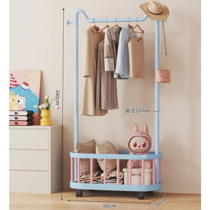 Porte manteau enfant à roulettes et bac de rangement