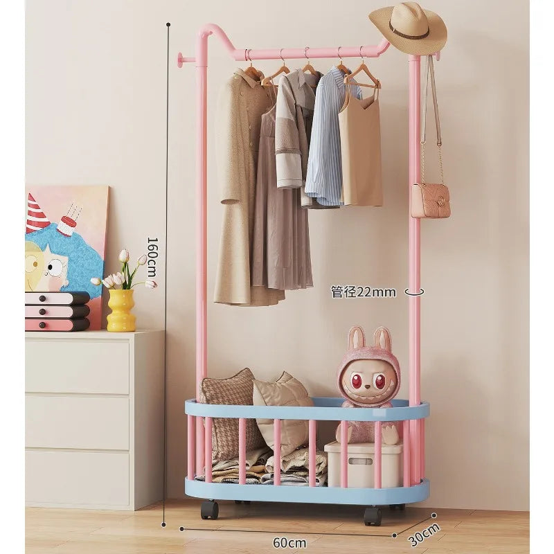 Porte manteau enfant à roulettes et bac de rangement