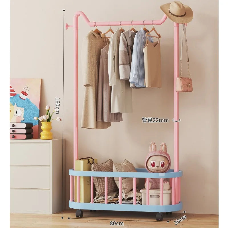 Porte manteau enfant à roulettes et bac de rangement