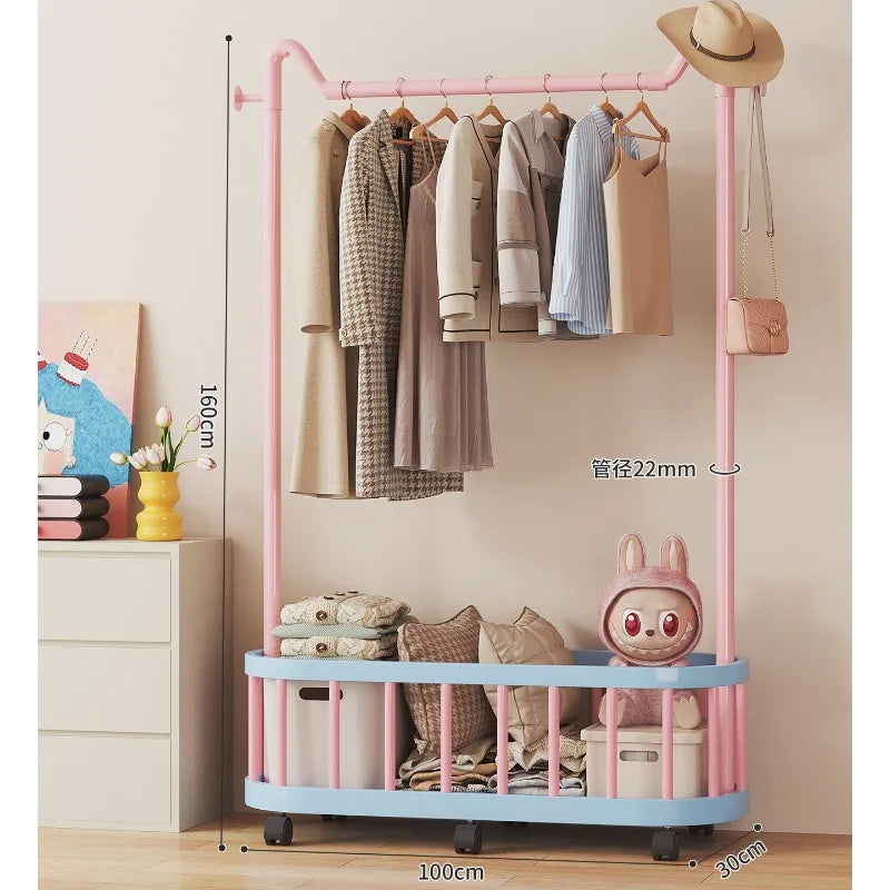 Porte manteau enfant à roulettes et bac de rangement
