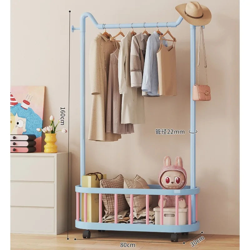 Porte manteau enfant à roulettes et bac de rangement