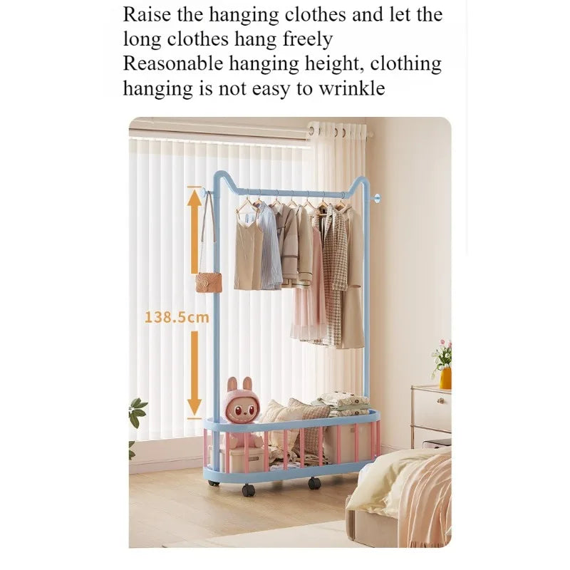 Porte manteau enfant à roulettes et bac de rangement