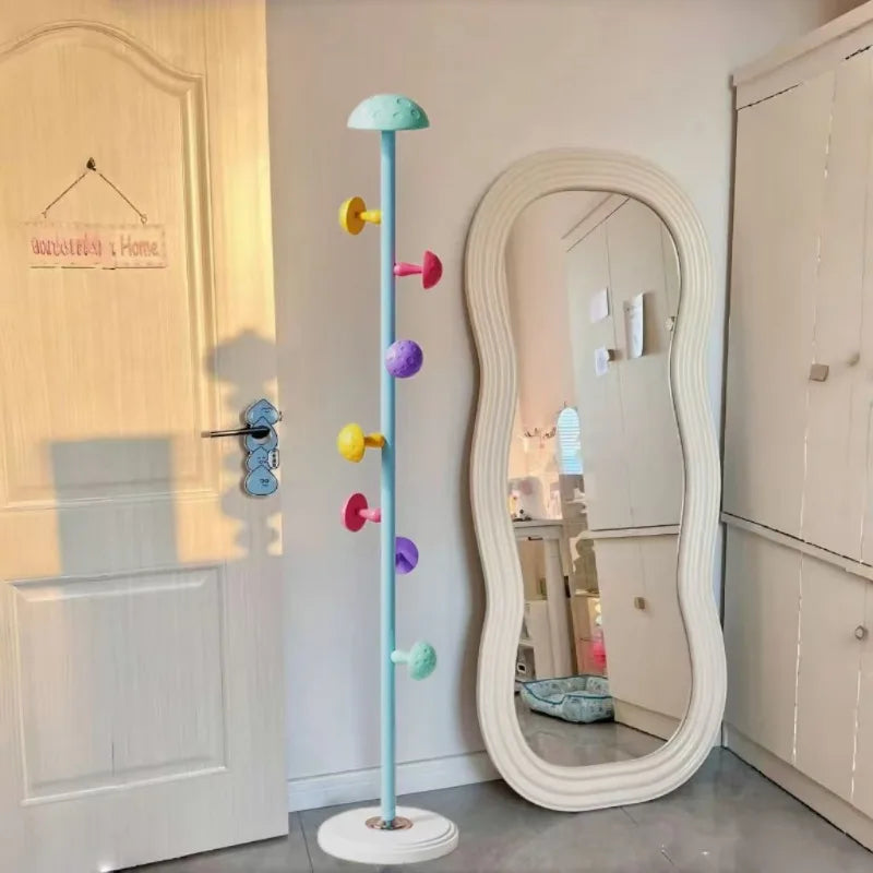 Porte manteau enfants champignons colorés