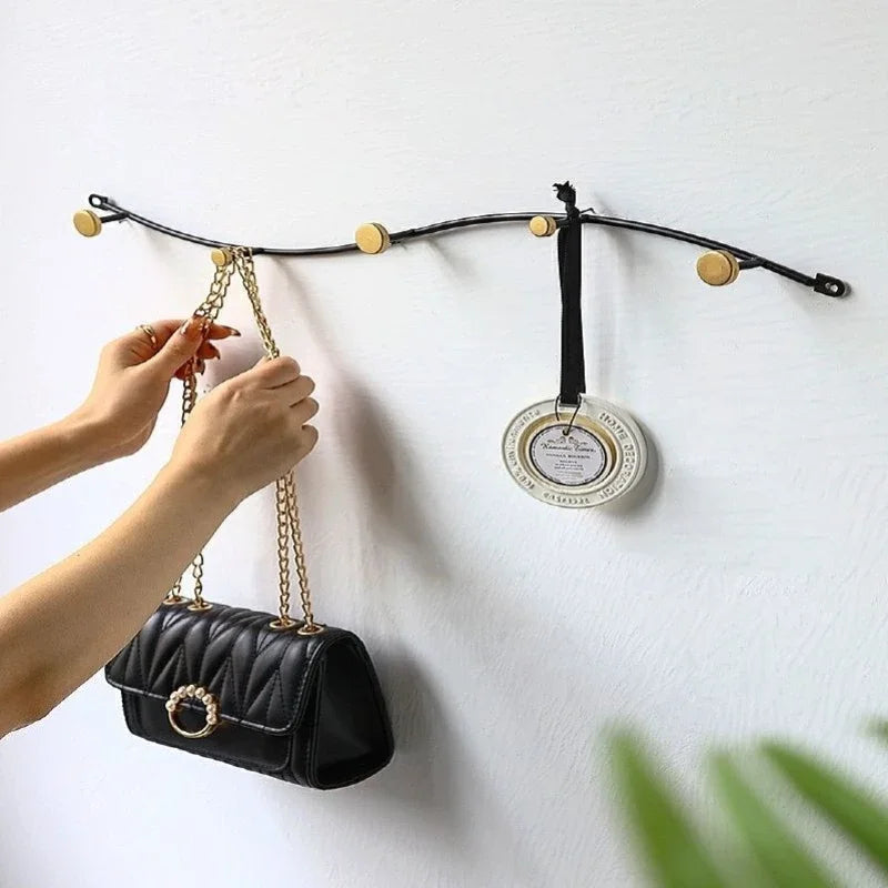 Porte manteau mural crochet design contemporain minimaliste.