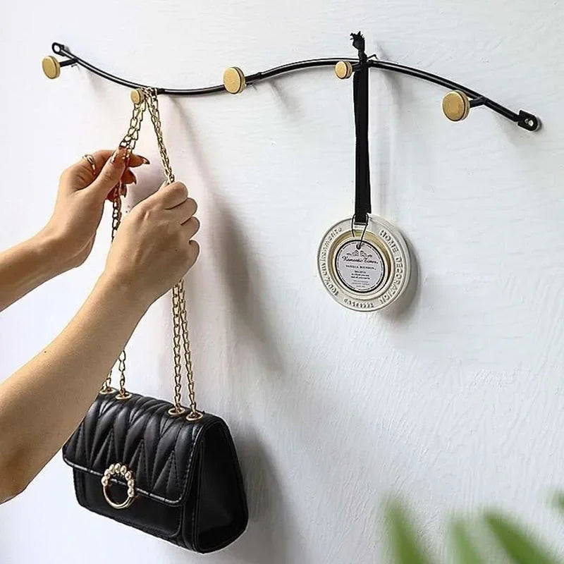 Porte manteau mural crochet design contemporain minimaliste.