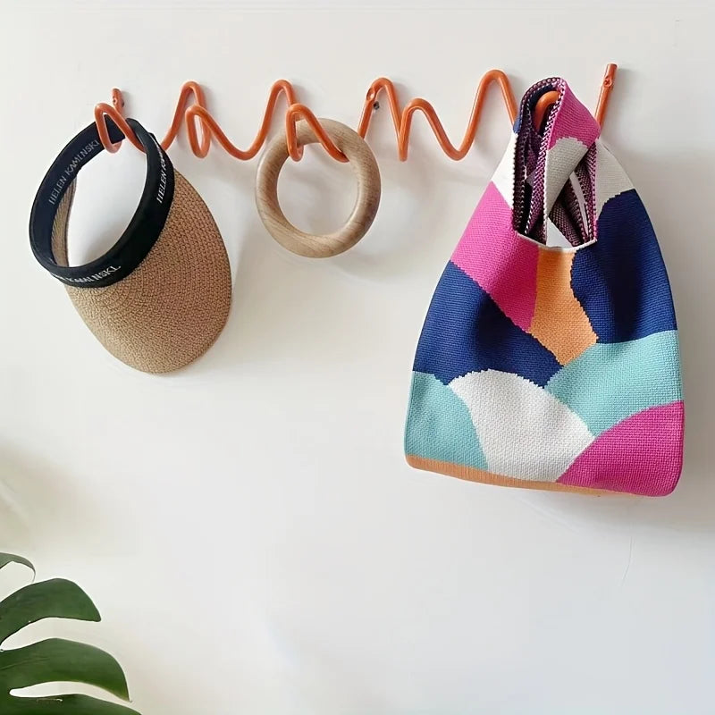 Porte manteau mural original zig zag noir ou blanc
