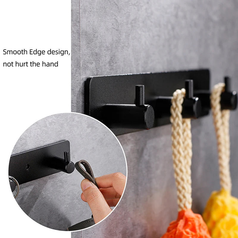 porte manteau noir en aluminium avec crochets designs