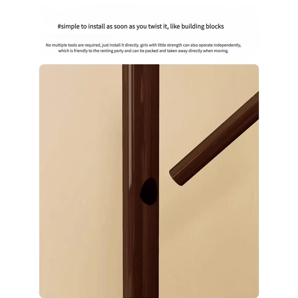 Porte manteau sur pied rotatif en bois avec plateaux et trois organisateurs latéraux