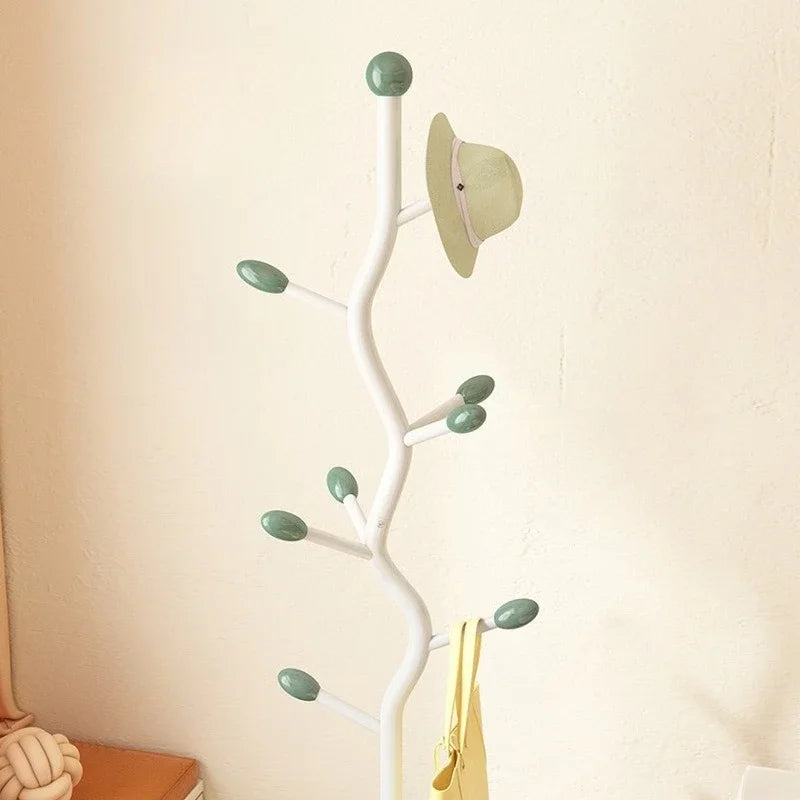 Porte manteau sur roulettes avec panier de rangement