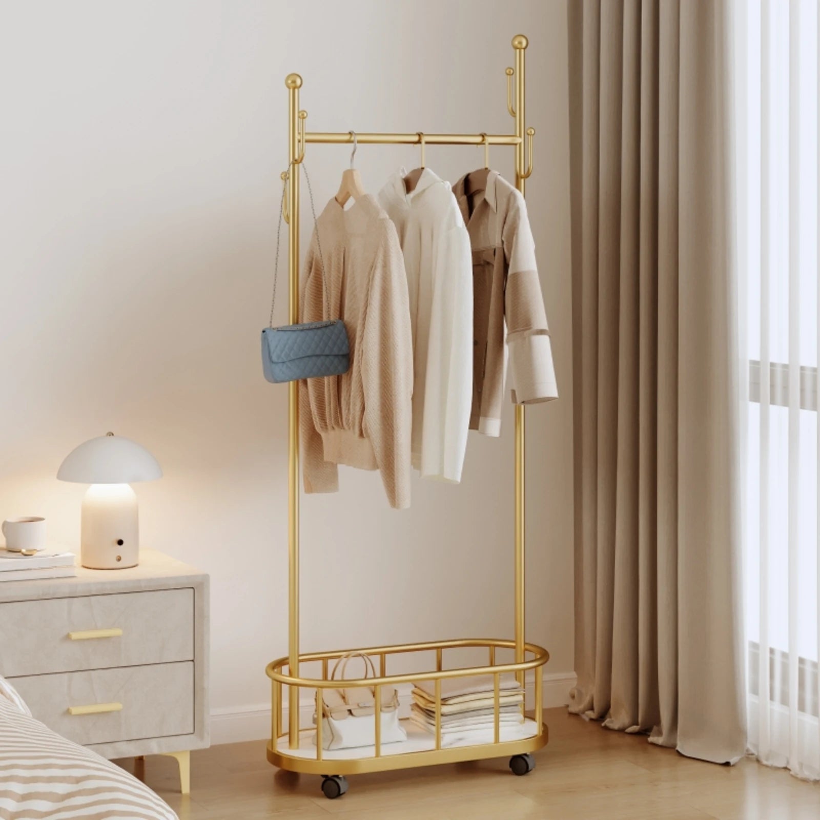Porte manteau sur roulettes avec grand panier de rangement
