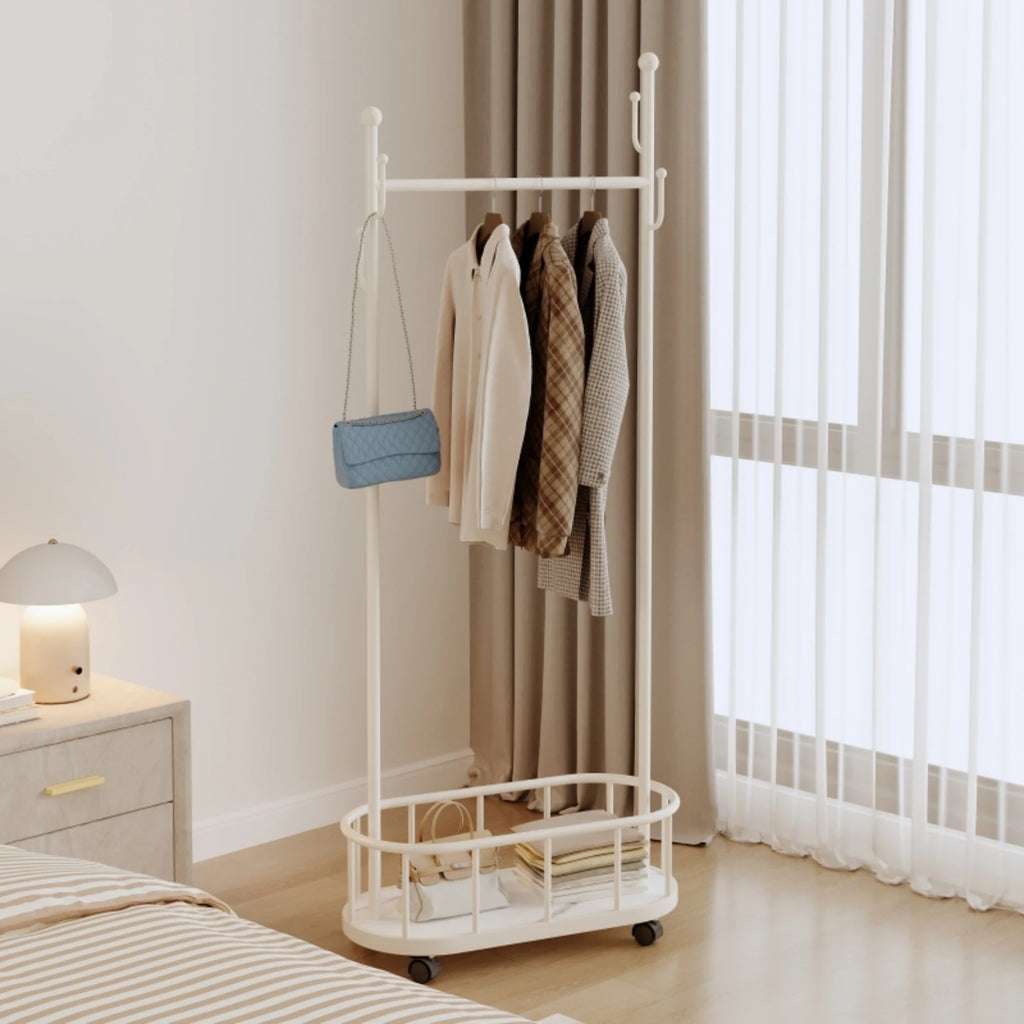 Porte manteau sur roulettes avec grand panier de rangement