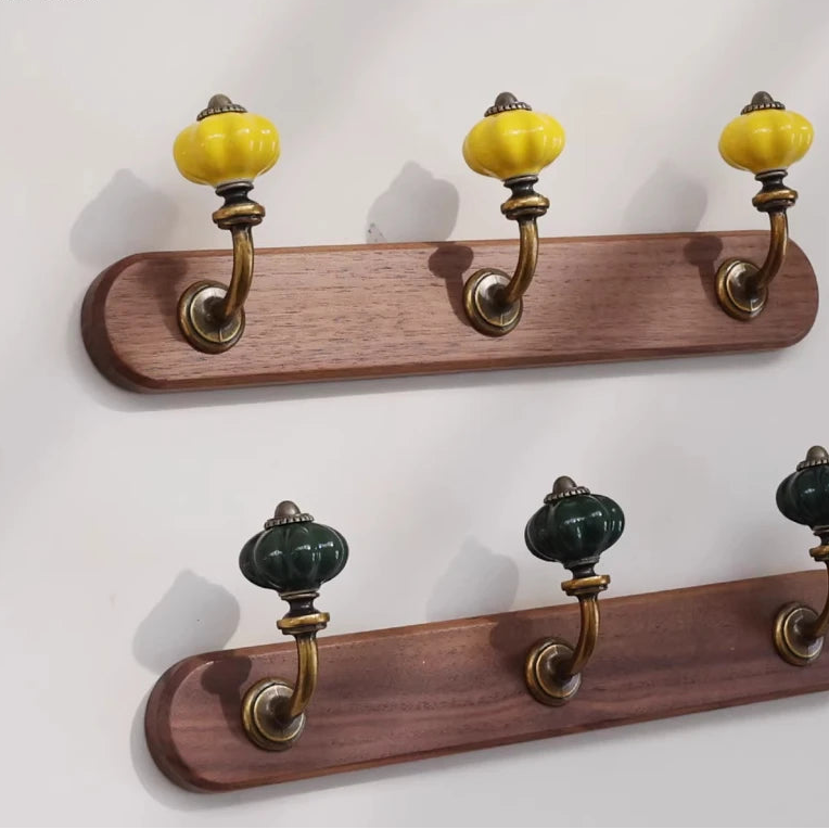 Porte manteau vintage en bois de noyer